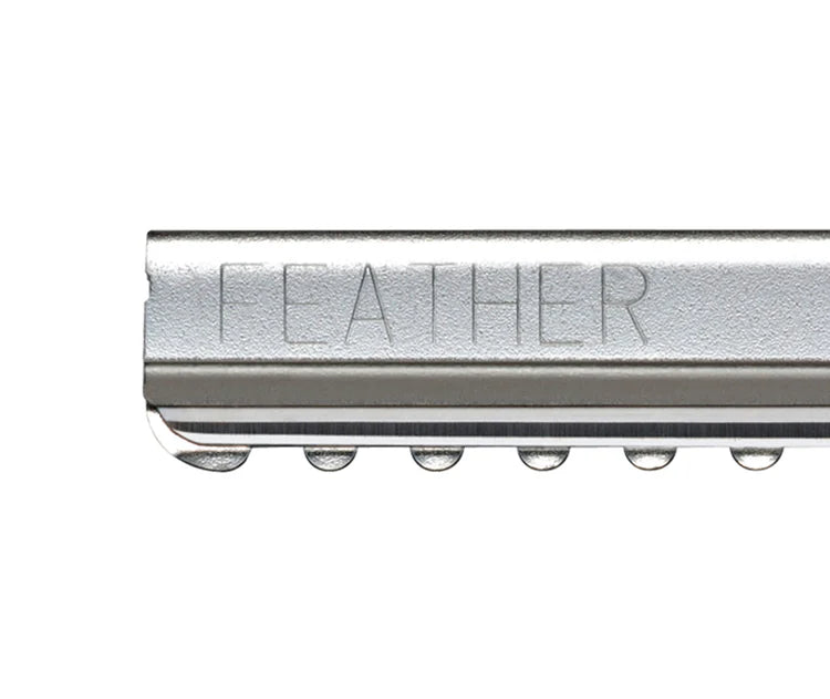 Feather razor blades designed for a precise and smooth shaving experience