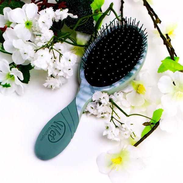 Wet Brush Pro Detangler Brush Floral Shadows with soft bristles surrounded by white flowers