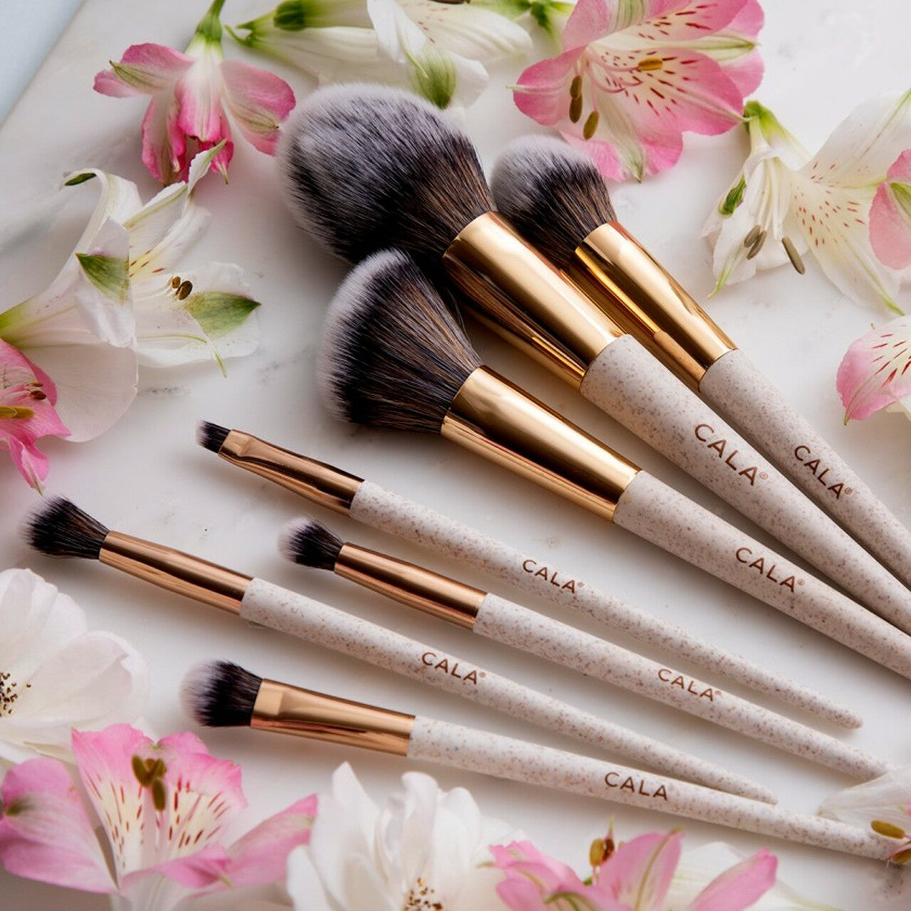 THE ESSENTIAL EYE TOOLS - MAKEUP BRUSHES